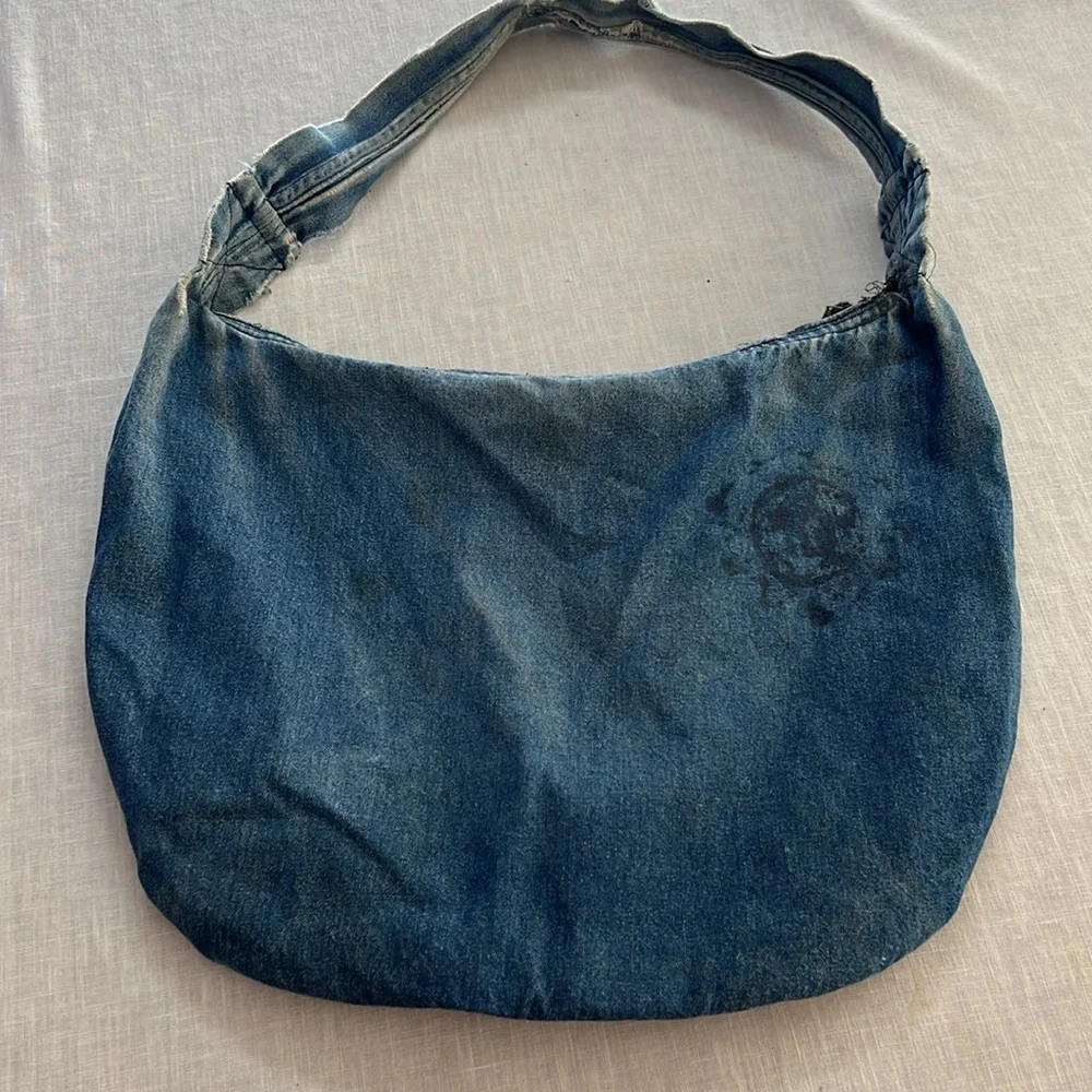 🌞 Blue denim zip up distressed hobo bag large spacious floral lined inside
